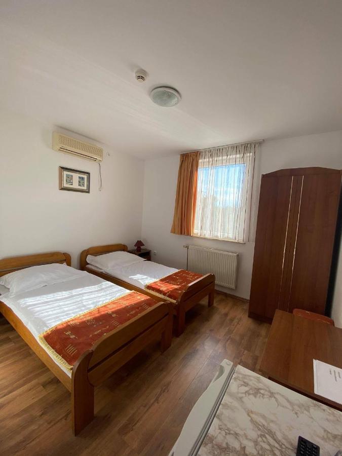 Naphaz Panzio Bed and Breakfast Tiszafüred Exteriör bild